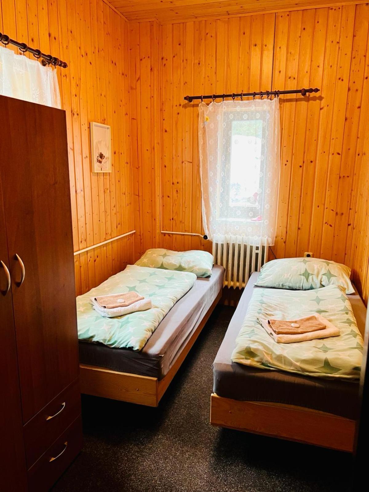 Twin Room,1507630969:JPEG